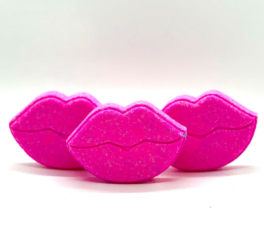 Pucker Up Bath Bomb