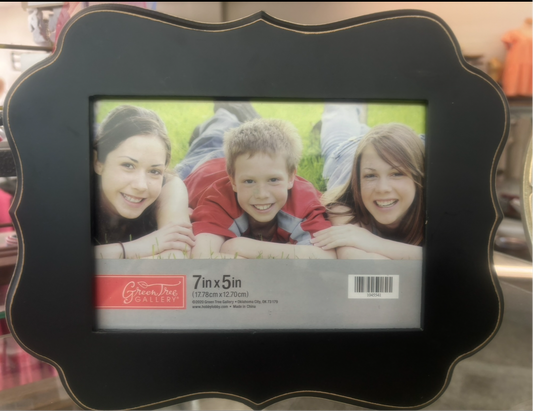 Scalloped Black Frame 7x5
