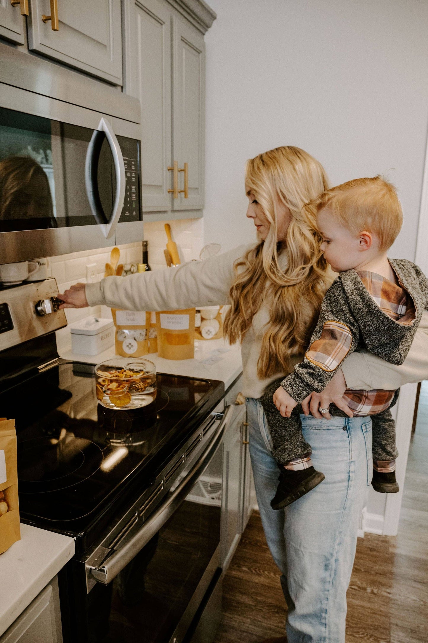 Energy Focus Simmer Pot | Lemon Lime Peppercorn Bay Leaves